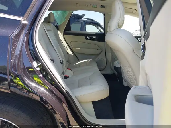 YV4102DK4M1690134 2021 VOLVO XC60 - Image 8