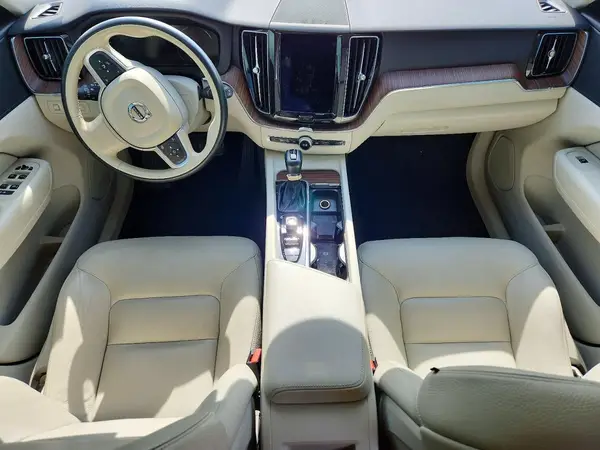 YV4102DK4M1759730 2021 VOLVO XC60 - Image 8