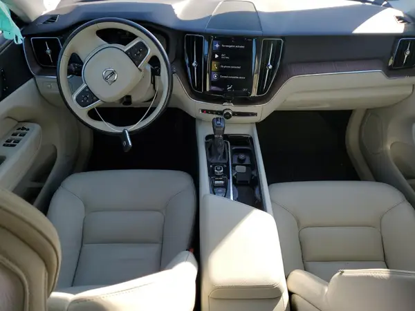 YV4102DK4M1783395 2021 VOLVO XC60 - Image 8