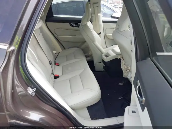 YV4102DK5M1734139 2021 VOLVO XC60 - Image 8