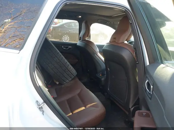 YV4102DK6L1489477 2020 VOLVO XC60 - Image 8