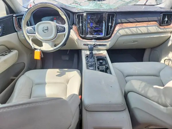 YV4102DK6M1886835 2021 VOLVO XC60 - Image 8
