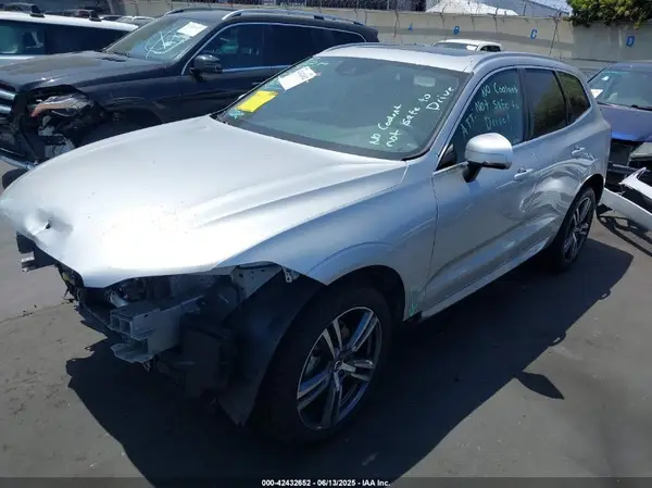 YV4102DK8L1429104 2020 VOLVO XC60 - Image 2