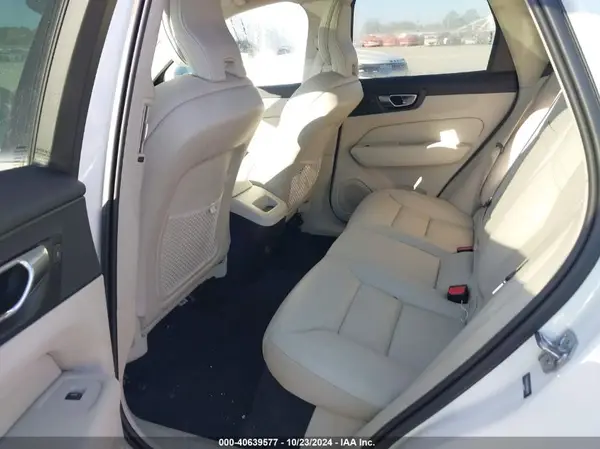 YV4102DK8M1684112 2021 VOLVO XC60 - Image 8