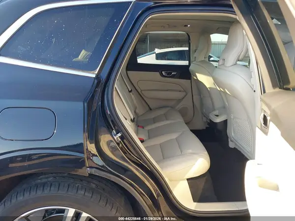 YV4102DK8M1697538 2021 VOLVO XC60 - Image 8