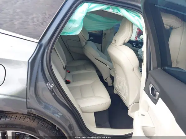 YV4102DK8M1726892 2021 VOLVO XC60 - Image 8