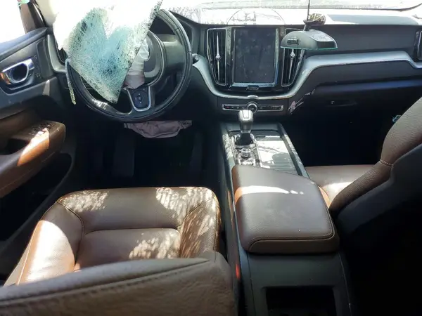 YV4102DK9L1411971 2020 VOLVO XC60 - Image 8