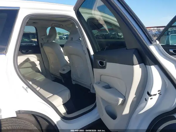 YV4102DK9M1696768 2021 VOLVO XC60 - Image 8