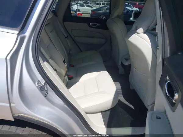 YV4102DKXM1684807 2021 VOLVO XC60 - Image 8