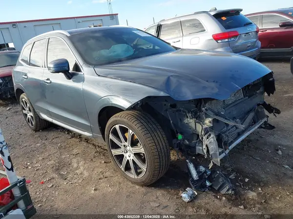 YV4102DL2M1805127 2021 VOLVO XC60 - Image 1