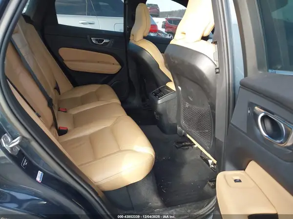 YV4102DL2M1805127 2021 VOLVO XC60 - Image 8