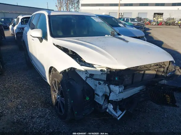 YV4102DL5M1697764 2021 VOLVO XC60 - Image 1