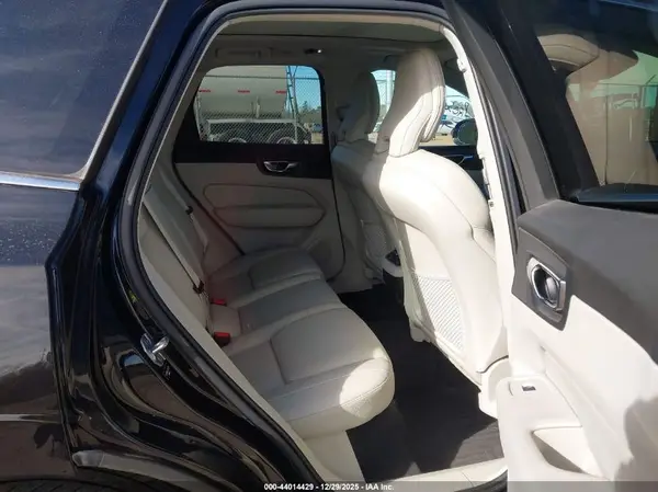 YV4102DL8L1436210 2020 VOLVO XC60 - Image 8
