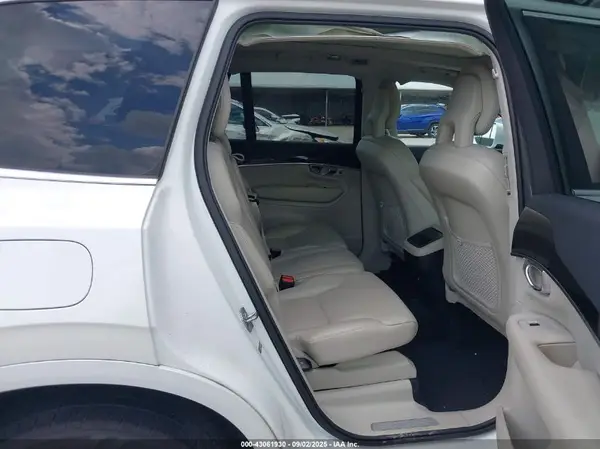 YV4102KK2H1121663 2017 VOLVO XC90 - Image 8