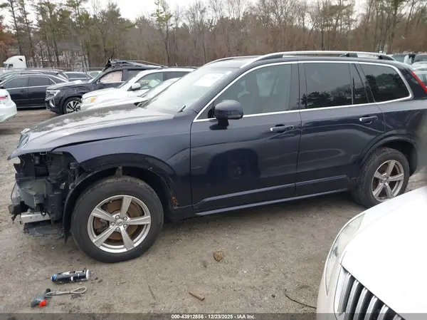 YV4102KK8H1115432 2017 VOLVO XC90 - Image 2