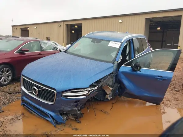 YV4102KM6J1196907 2018 VOLVO XC90 - Image 2