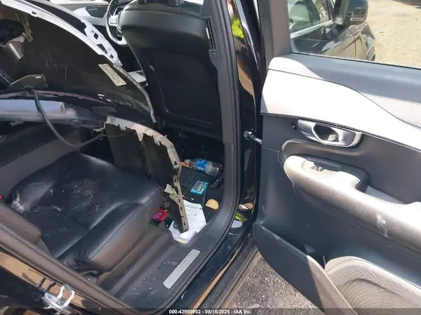 YV4102PK2J1346051 2018 VOLVO XC90 - Image 8
