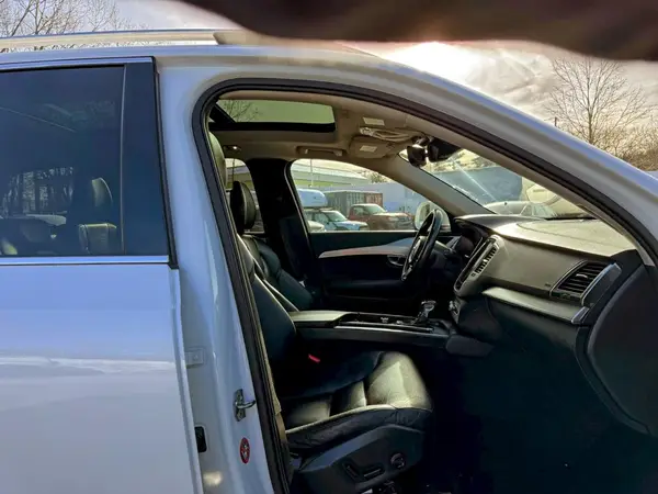 YV4102PK6J1346361 2018 VOLVO XC90 - Image 8