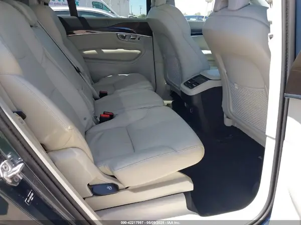 YV4102PK6K1472009 2019 VOLVO XC90 - Image 8