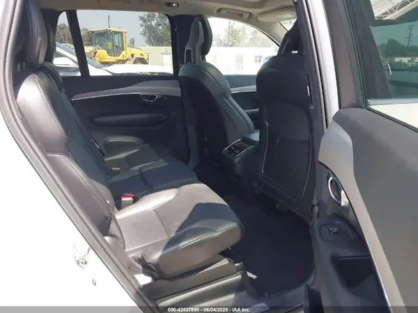YV4102PK6N1797215 2022 VOLVO XC90 - Image 8