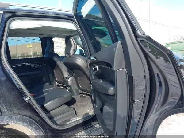 YV4102PK7K1415897 2019 VOLVO XC90 - Image 8
