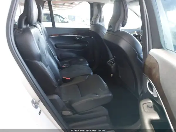YV4102PK7K1420422 2019 VOLVO XC90 - Image 8