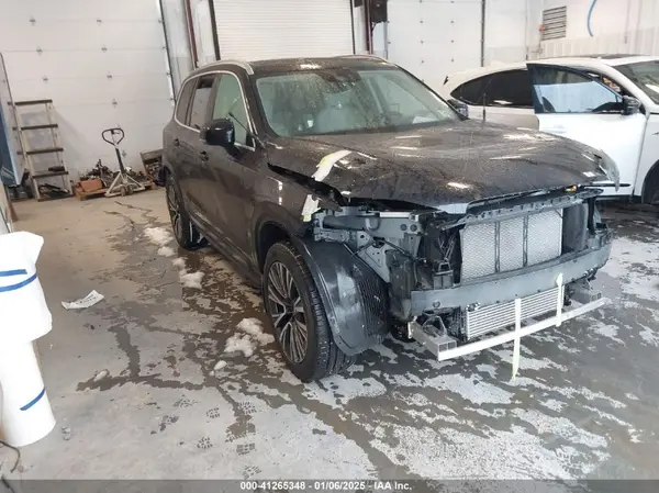 YV4102PK7L1604082 2020 VOLVO XC90 - Image 1