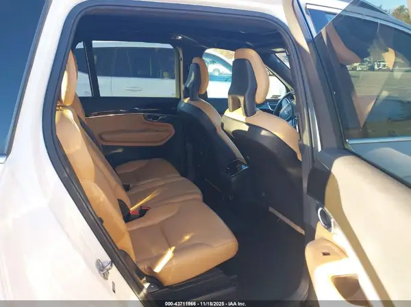 YV4102PK8J1352257 2018 VOLVO XC90 - Image 8