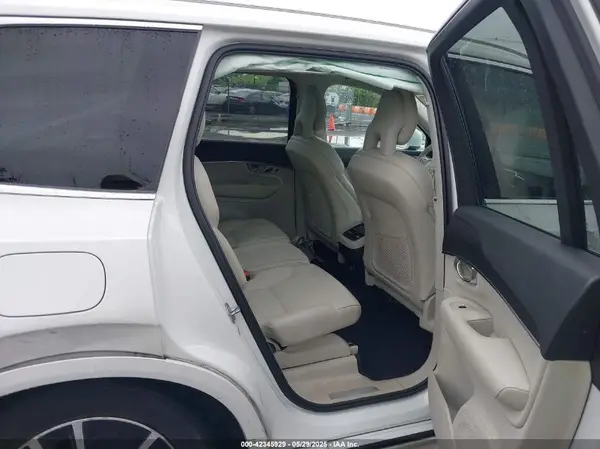 YV4102PK9L1614676 2020 VOLVO XC90 - Image 8