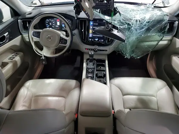 YV4102RK0J1065590 2018 VOLVO XC60 - Image 8