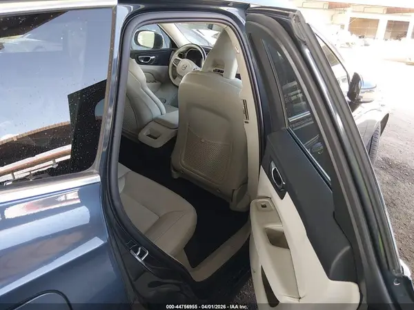 YV4102RK2J1017752 2018 VOLVO XC60 - Image 8