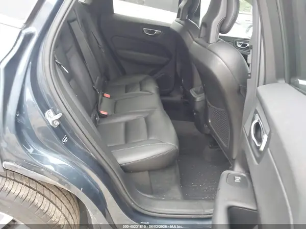 YV4102RK2J1045048 2018 VOLVO XC60 - Image 8