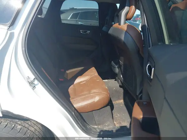 YV4102RK2J1077191 2018 VOLVO XC60 - Image 8
