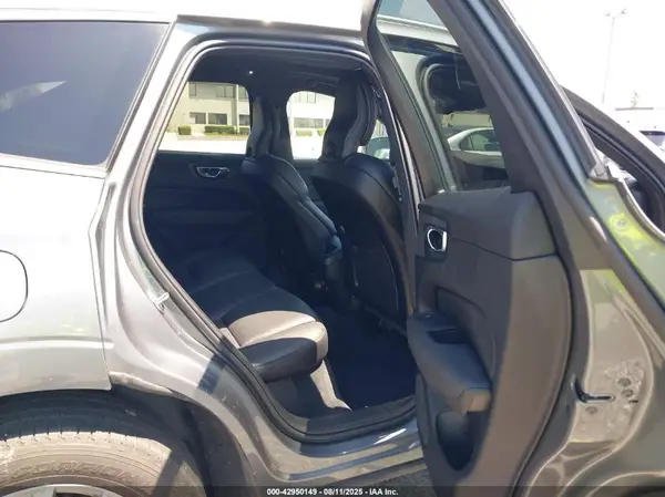 YV4102RK2L1525237 2020 VOLVO XC60 - Image 8