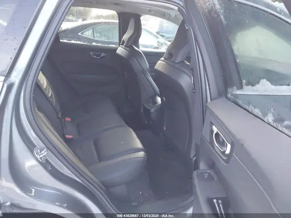 YV4102RK2L1609588 2020 VOLVO XC60 - Image 8