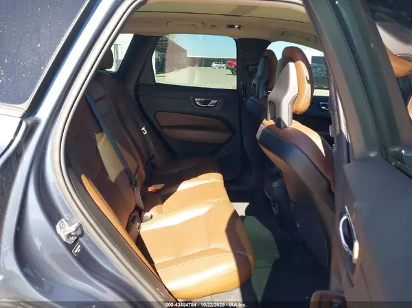 YV4102RK3J1003049 2018 VOLVO XC60 - Image 8
