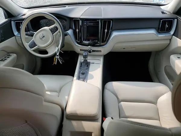 YV4102RK3J1028226 2018 VOLVO XC60 - Image 8