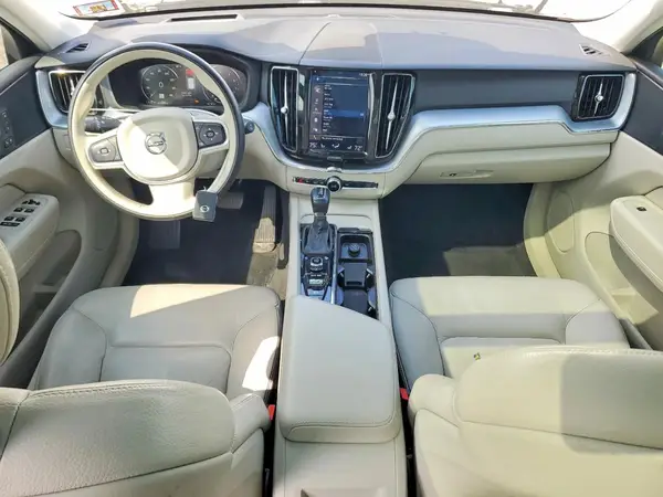 YV4102RK3J1065096 2018 VOLVO XC60 - Image 8