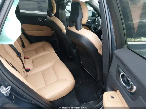 YV4102RK3J1065583 2018 VOLVO XC60 - Image 8