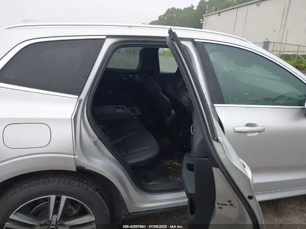 YV4102RK3M1886252 2021 VOLVO XC60 - Image 8