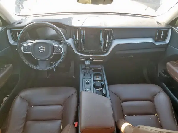 YV4102RK4J1018661 2018 VOLVO XC60 - Image 8
