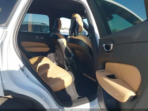 YV4102RK4J1019616 2018 VOLVO XC60 - Image 8