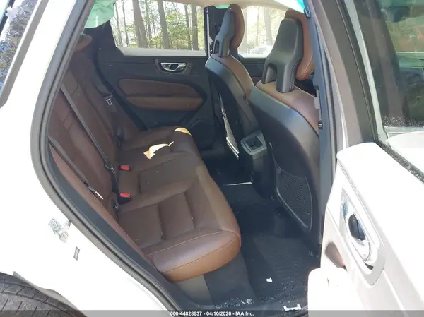 YV4102RK4J1057976 2018 VOLVO XC60 - Image 8