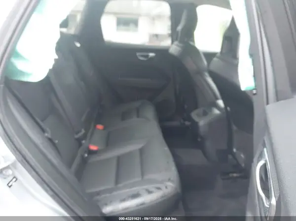 YV4102RK4J1065186 2018 VOLVO XC60 - Image 8