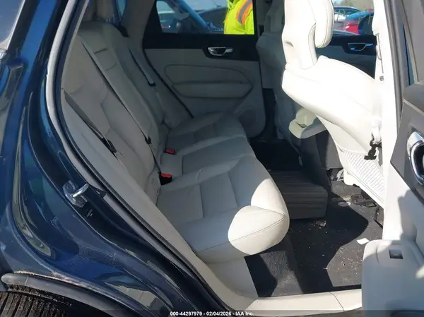 YV4102RK4J1076155 2018 VOLVO XC60 - Image 8