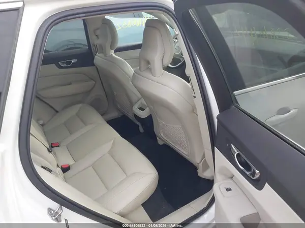 YV4102RK4J1081372 2018 VOLVO XC60 - Image 8