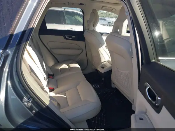 YV4102RK6J1056716 2018 VOLVO XC60 - Image 8