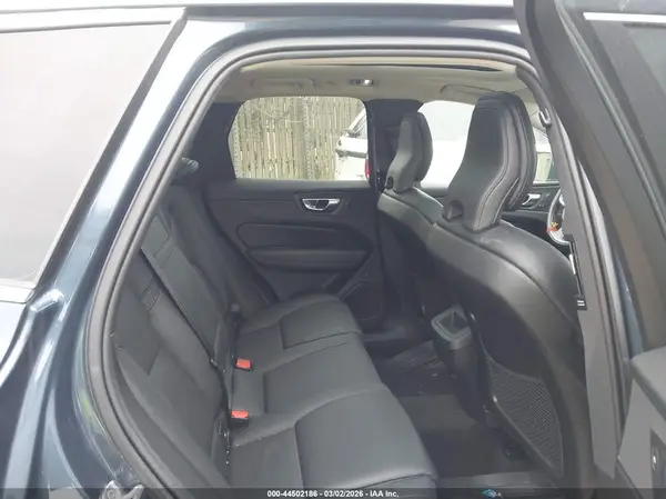 YV4102RK6M1861653 2021 VOLVO XC60 - Image 8