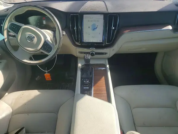 YV4102RK6M1876363 2021 VOLVO XC60 - Image 8