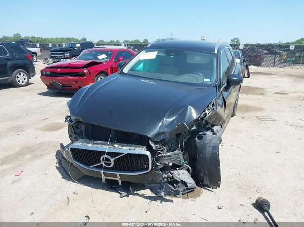 YV4102RK8J1024348 2018 VOLVO XC60 - Image 2